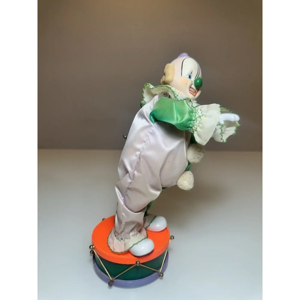 Victoria Ashlea Originals Benny Clown Music Box Plays Send In The Clowns